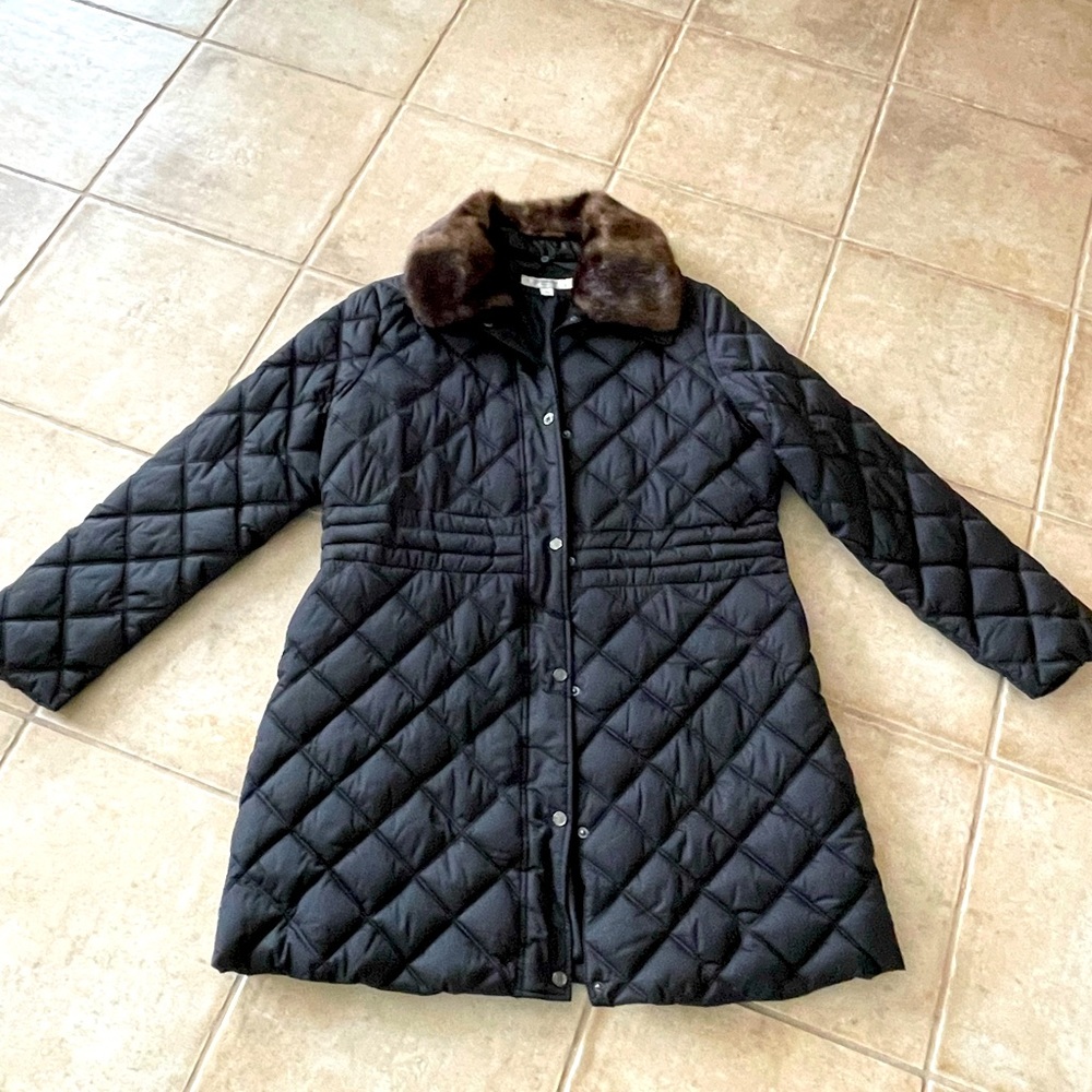 Liz Clairborne Winter Puffer Coat with Faux Fur trim. Knee length like new! Sz L